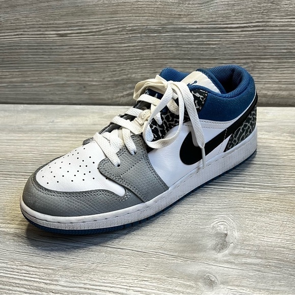 Nike Air Jordan 1 low SE true blue sneaker size men’s/youth size 6.5 woman’s 8 - Picture 1 of 13